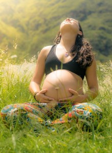 pregnant women with back pain